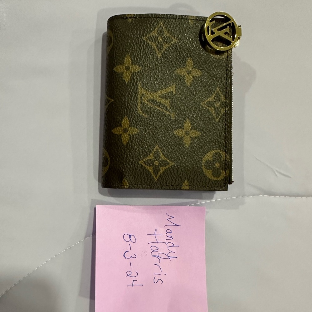Louis Vuitton Lisa Wallet